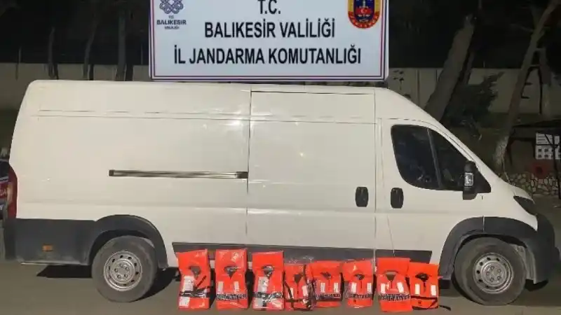 Balıkesir'de 33 düzensiz göçmen ve 1 organizatör yakalandı