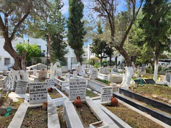 Bodrum Kabristanları Bayrama hazır hale getirildi