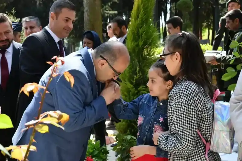 Vali Ustaoğlu’ndan Balıkesir Şehitliğine Ziyaret