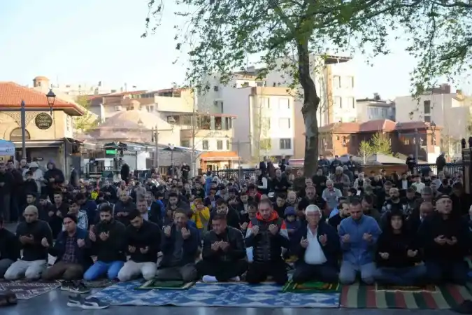 Balıkesir protokolü Zağnos Paşa’da bayramlaştı