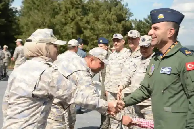 Gökyüzünün yılmaz bekçileri bayramlaştı