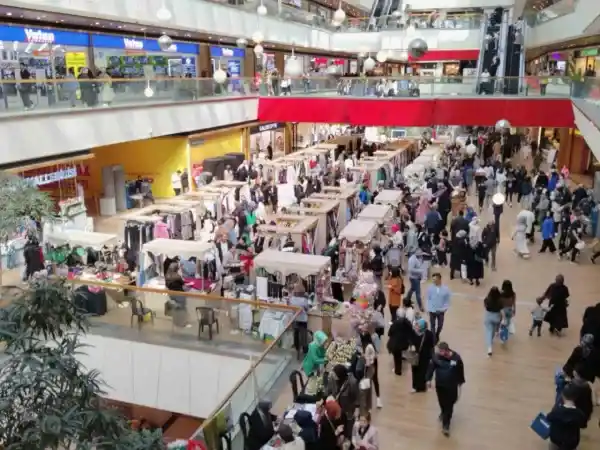 Ankaralılar bayramda alışveriş merkezlerine ve parklara akın etti