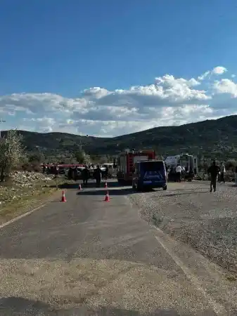 İki aracın çarpıştığı kazada karı koca öldü, kızları ağır yaralı