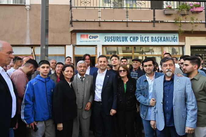 Vatandaşlar Başkan Ahmet Akın'ı bağrına bastı