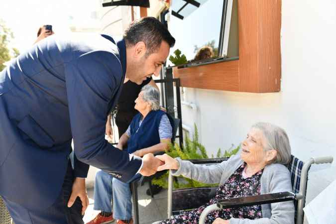 Çiğli Belediye Başkanı Onur Emrah Yıldız; “Bir dokunduk, bin dua aldık”