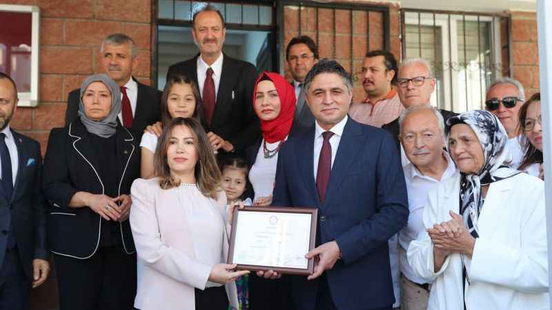 Aliağa Belediye Başkanı Serkan Acar Mazbatasını Aldı