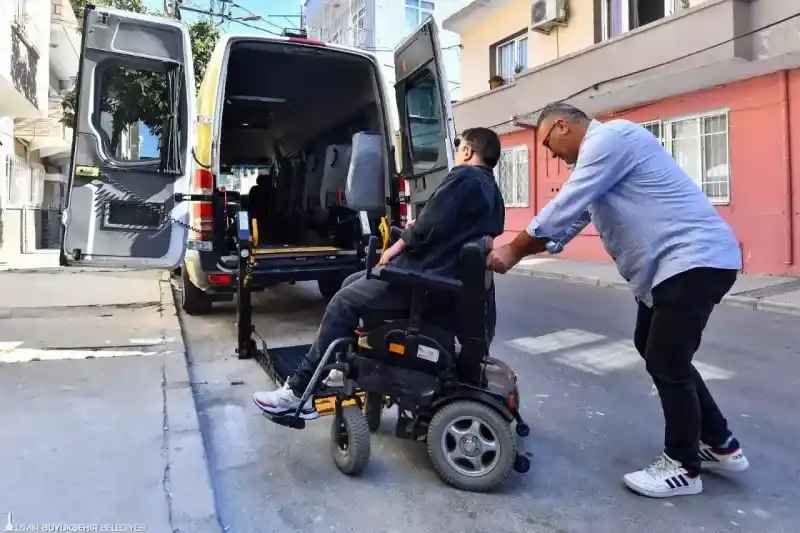 Büyükşehir'den ‘engelsiz yaşam’ için yol yardım desteği