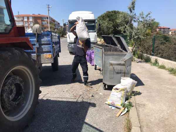 Ayvalık’ta, bayram tatilinde yaklaşık 15 bin ton çöp toplandı