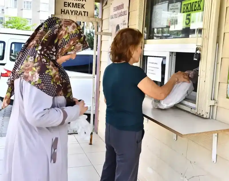 Başkan Tugay sözünü tuttu İzmirli ekmeği yeniden 5 liraya aldı