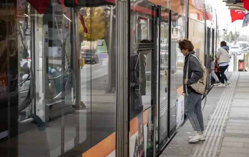 İzmir’in tramvay hatları için araç alım ihalesi yapıldı