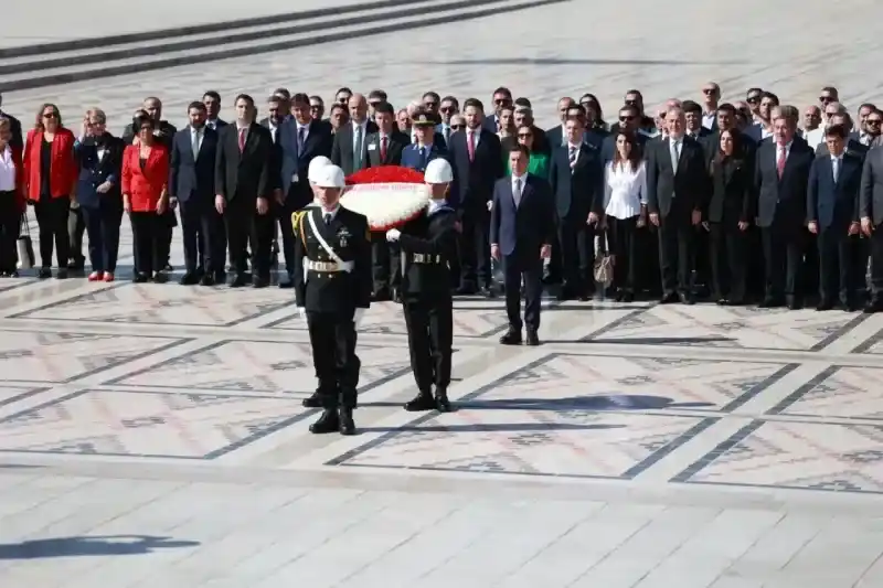 Başkan Acar Ünlü Ata’nın huzurunda