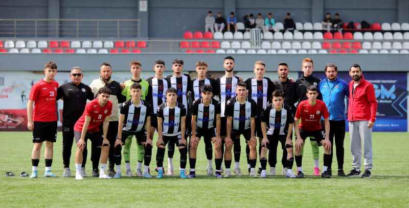 Burhaniye Belediyespor U-18 takımı Türkiye Şampiyonası'na hazır