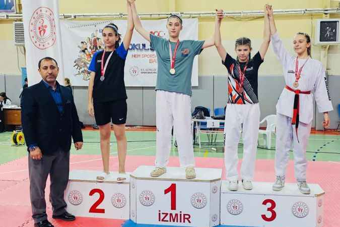 Taekwondo Yıldızlar İzmir İl Şampiyonası’nda Foça rüzgarı