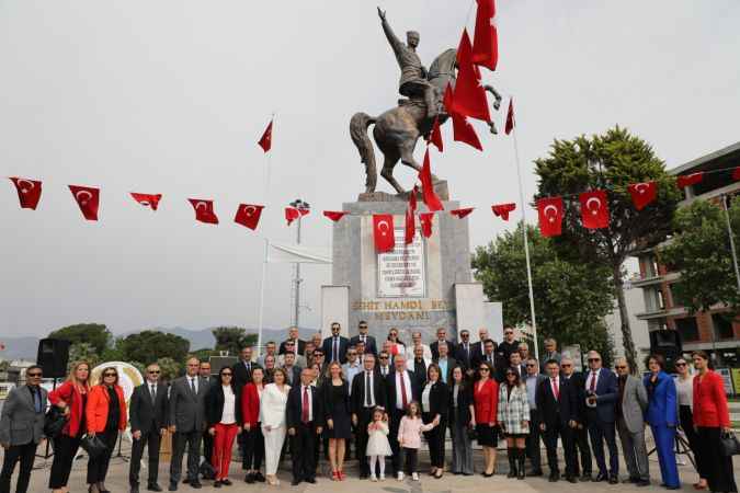 Tüm Edremit'i 23 Nisan coşkusu sardı