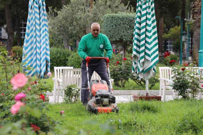 Edremit’te parklara bahar bakımı