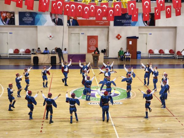 Edremit'te minik yüreklerin, büyük şenliği