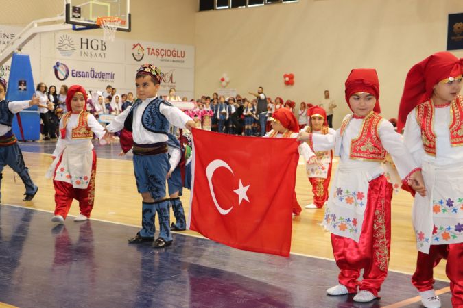 Edremit'te minik yüreklerin, büyük şenliği