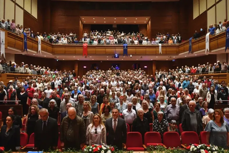 Ruhu genç İzmirliler gösterileriyle büyüledi