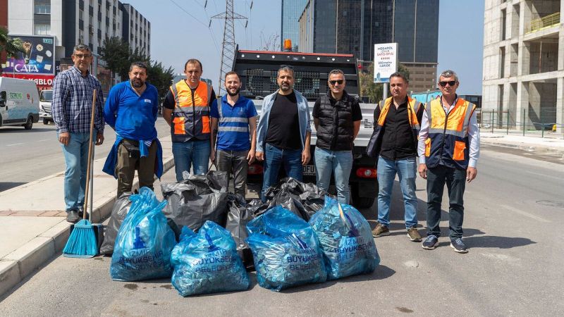 İzmir'de her gün 850 işçi 2 bin kilometrelik güzergahı temizliyor