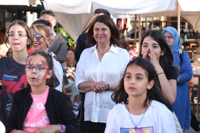 Foça’da çocuklar doyasıya eğlendi