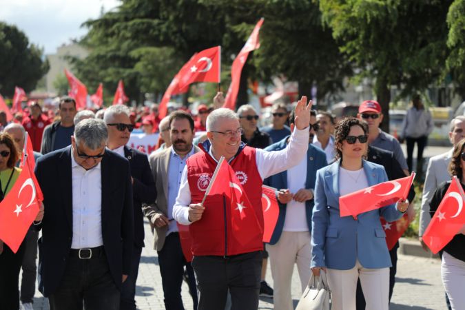 Başkan Mehmet Ertaş 1 Mayıs’ta işçilerle beraber yürüdü