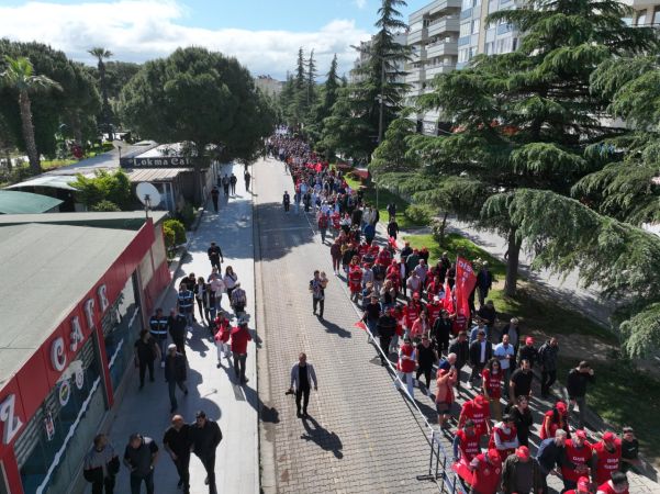 Başkan Mehmet Ertaş 1 Mayıs’ta işçilerle beraber yürüdü