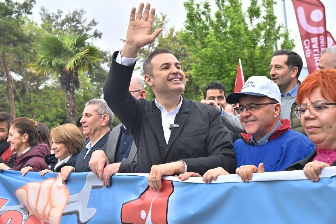 Emekçinin Başkanı Ahmet Akın.. Başkan Akın, 1 Mayıs’ta emekçilerin yanında