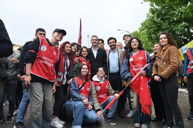 Emekçinin Başkanı Ahmet Akın.. Başkan Akın, 1 Mayıs’ta emekçilerin yanında