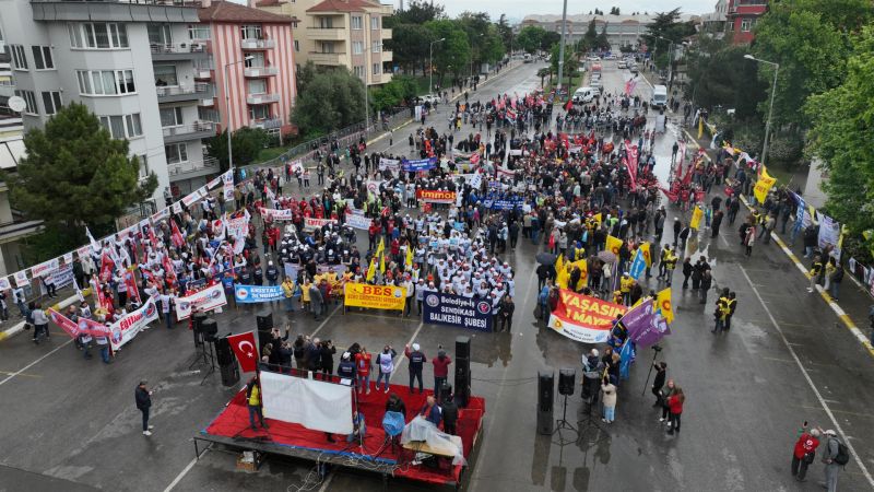 Emekçinin Başkanı Ahmet Akın.. Başkan Akın, 1 Mayıs’ta emekçilerin yanında