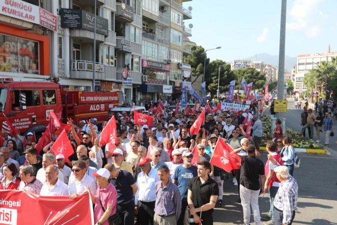 Efeler 1 Mayıs’ı coşkuyla kutladı