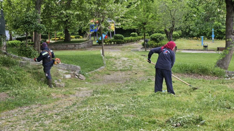 Sındırgı’da Park, Bahçe ve Mesire Alanlarında Bahar Temizliği