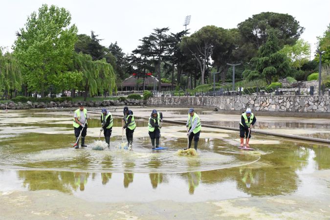 Atatürk Parkı göz kamaştırmaya devam ediyor