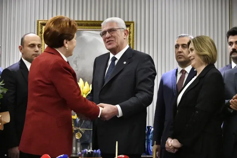 İYİ Parti’de Müsavat Dervişoğlu, görevi Meral Akşener’den devraldı