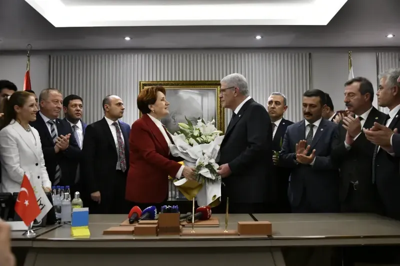 İYİ Parti’de Müsavat Dervişoğlu, görevi Meral Akşener’den devraldı