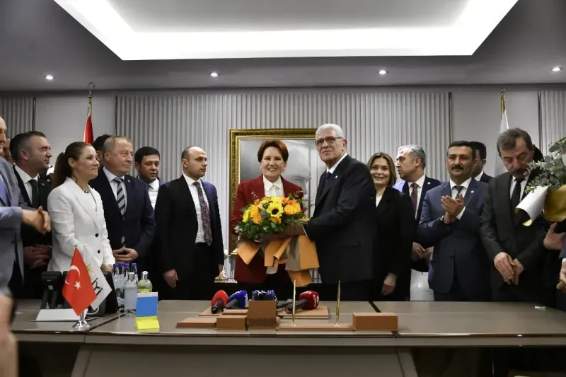 İYİ Parti’de Müsavat Dervişoğlu, görevi Meral Akşener’den devraldı