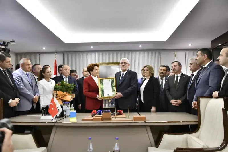 İYİ Parti’de Müsavat Dervişoğlu, görevi Meral Akşener’den devraldı