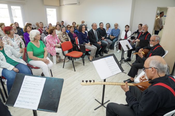 Çınarlar saz çaldı, Başkan Işık türkü söyledi