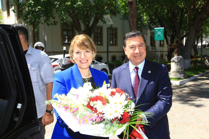 Birleşik Krallık Ankara Büyükelçisi’nden Başkan Aras’a Ziyaret