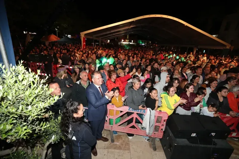 Urla Enginar Festivali’nde Yeni Türkü fırtınası esti