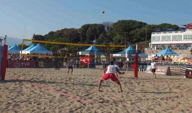 Balıkesir plaj voleybolunun göz bebeği oluyor