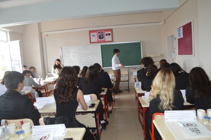 Ayvalık Anadolu Lisesi öğrencileri dünya sorunlarına çözüm arıyor