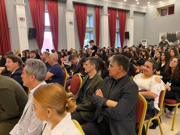 Ayvalık Anadolu Lisesi öğrencileri dünya sorunlarına çözüm arıyor