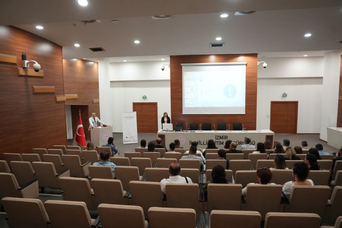 İzmir'de Ortaokul Öğretmenleri İçin Teknoloji Destekli Platform