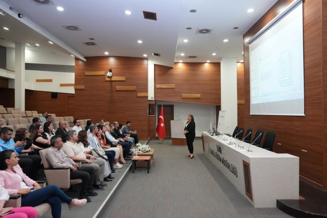 İzmir'de Ortaokul Öğretmenleri İçin Teknoloji Destekli Platform