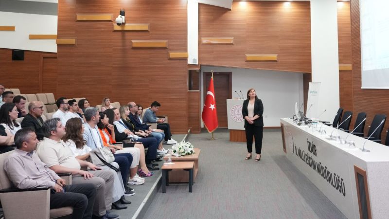 İzmir'de Ortaokul Öğretmenleri İçin Teknoloji Destekli Platform