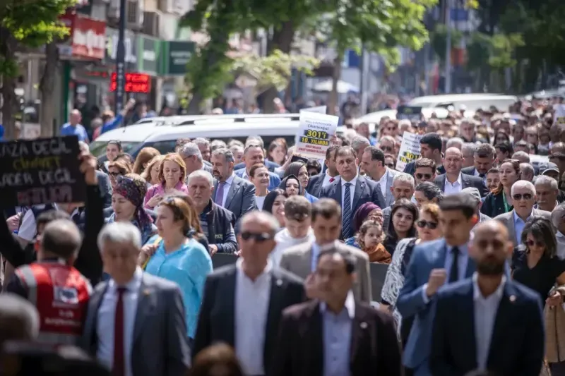 Başkan Tugay Soma’da maden şehitlerinin aileleriyle buluştu