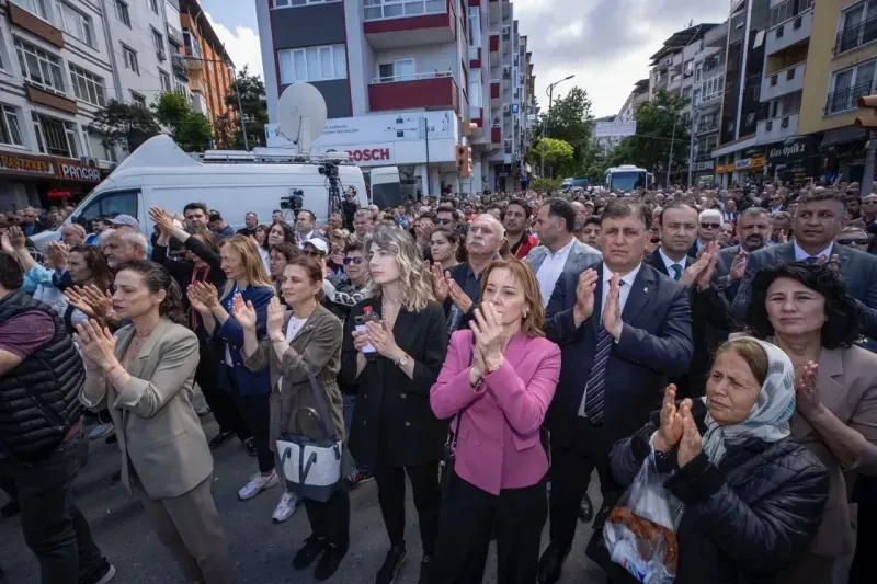 Başkan Tugay Soma’da maden şehitlerinin aileleriyle buluştu