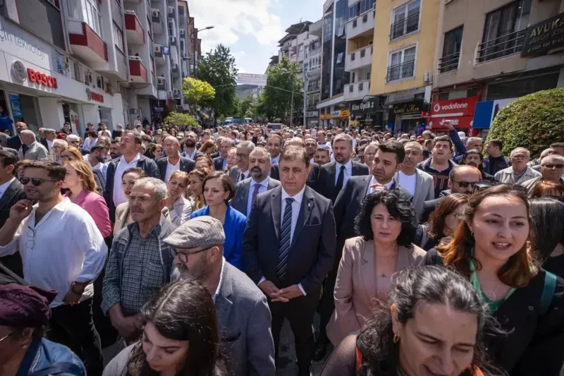 Başkan Tugay Soma’da maden şehitlerinin aileleriyle buluştu