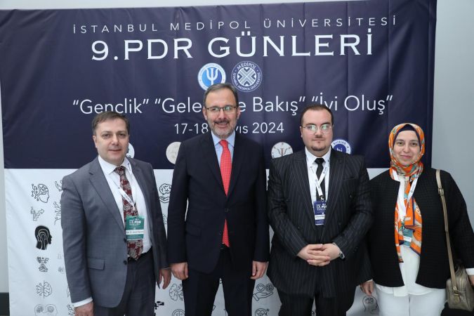 Kasapoğlu ‘Gençlik, geleceğe bakış, iyi oluş’ seminerinde konuştu