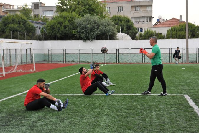 Bornova Belediyespor şampiyonluk yolunda